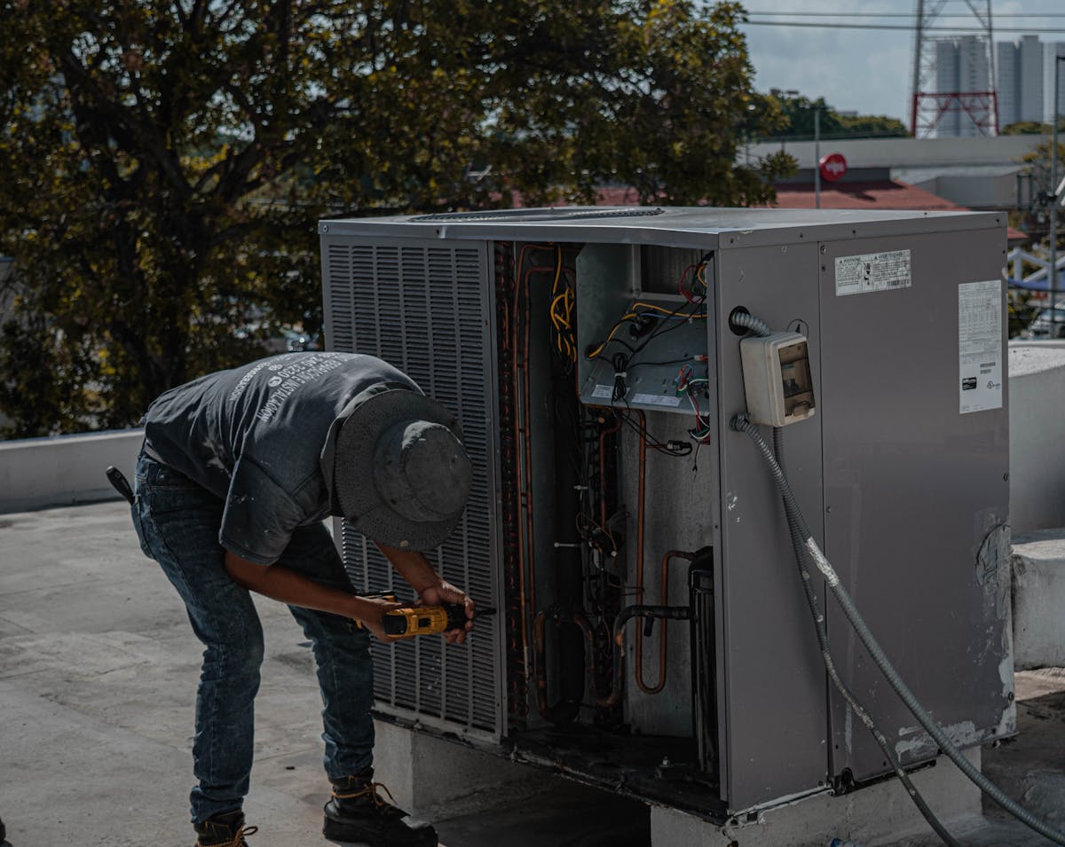 Airco buitenunit professioneel gecontroleerd bij installatie in Mierlo